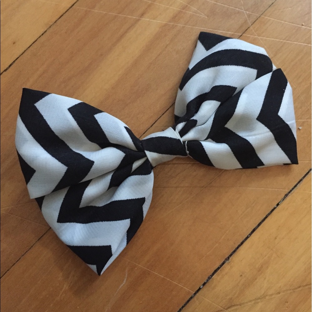 Black and White Chevron Hair Bow
